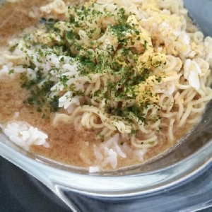 極簡単、極満腹になれる！ｲﾝｽﾀﾝﾄﾗｰﾒﾝ丼